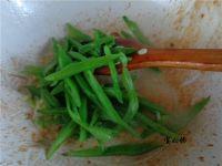 豆角肉炒饼的做法步骤6