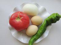 洋葱西红柿炒鸡蛋的做法步骤1