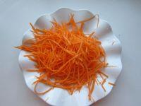 胡萝卜丝鸡蛋饼的做法步骤2