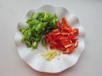 豇豆炒鸡肉的做法步骤3