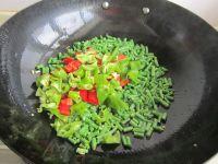 豇豆炒鸡肉的做法步骤7