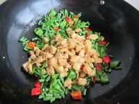 豇豆炒鸡肉的做法步骤9