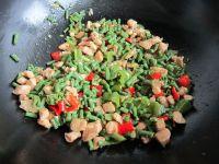 豇豆炒鸡肉的做法步骤10