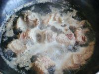 海带年糕排骨汤的做法步骤2