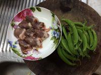 甜豆炒鸭心的做法步骤1