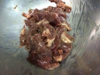 甜豆炒鸭心的做法步骤5