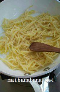 土豆丝煎饼果子的做法步骤3