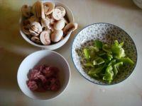肉丁炒口蘑的做法步骤2
