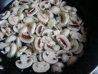 肉丁炒口蘑的做法步骤3