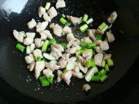 肉丁炒口蘑的做法步骤4