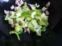 肉丁炒口蘑的做法步骤5