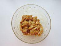 毛豆炒鸡肉的做法步骤2