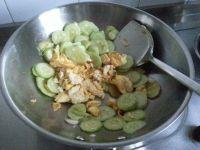 黄瓜炒鸡蛋的做法步骤8