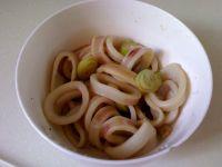 炸鱿鱼圈的做法步骤1