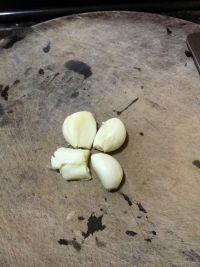 蒜蓉炒薯苗的做法步骤2