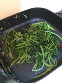蒜蓉炒薯苗的做法步骤7