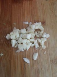 豇豆炒橄榄菜的做法步骤3