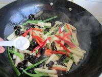 杏鲍菇木耳炒肉的做法步骤9