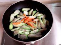 丝瓜炒鸡腿肉的做法步骤4