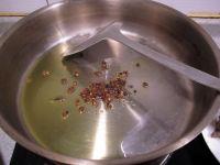 柴鸡炖茶树菇的做法步骤2