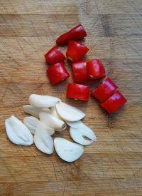 豆干炒秋葵的做法步骤5