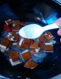 豆干炒秋葵的做法步骤8