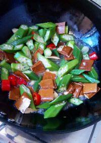 豆干炒秋葵的做法步骤9