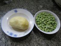 毛豆烧土豆的做法步骤1
