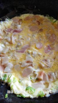 大蛤炒鸡蛋的做法步骤5