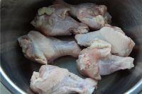 老干妈烤翅根的做法步骤1