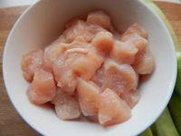 丝瓜炒鸡丁的做法步骤1