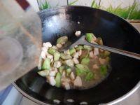 丝瓜炒鸡丁的做法步骤10