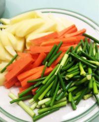 蒜苔土豆烧鸡翅的做法步骤6