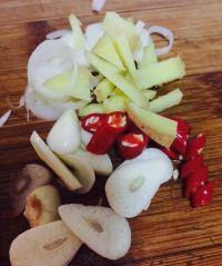 蒜苔土豆烧鸡翅的做法步骤9