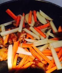 蒜苔土豆烧鸡翅的做法步骤14