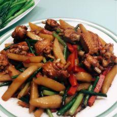 蒜苔土豆烧鸡翅