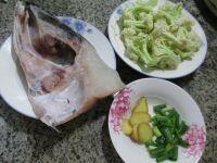 花菜鱼头汤的做法步骤1