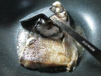 花菜鱼头汤的做法步骤2