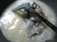 花菜鱼头汤的做法步骤5