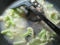 花菜鱼头汤的做法步骤8