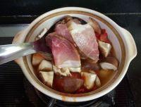 腊肉香菇炖杂蔬的做法步骤11