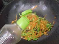 辣椒炒鸡蛋的做法步骤8