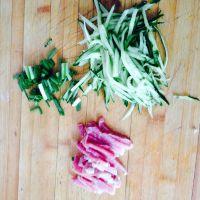 疙瘩肉丝汤的做法步骤4