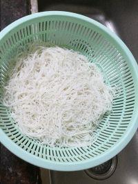 葱花炒米的做法步骤1