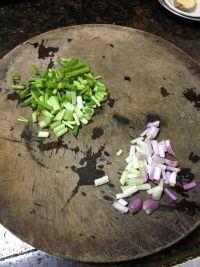 葱花炒米的做法步骤2