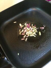 葱花炒米的做法步骤4