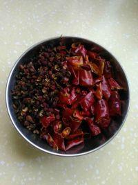 香辣大锅烧鲫鱼的做法步骤3