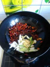 香辣大锅烧鲫鱼的做法步骤8