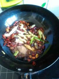 香辣大锅烧鲫鱼的做法步骤9