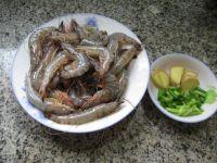 红烧基围虾的做法步骤1